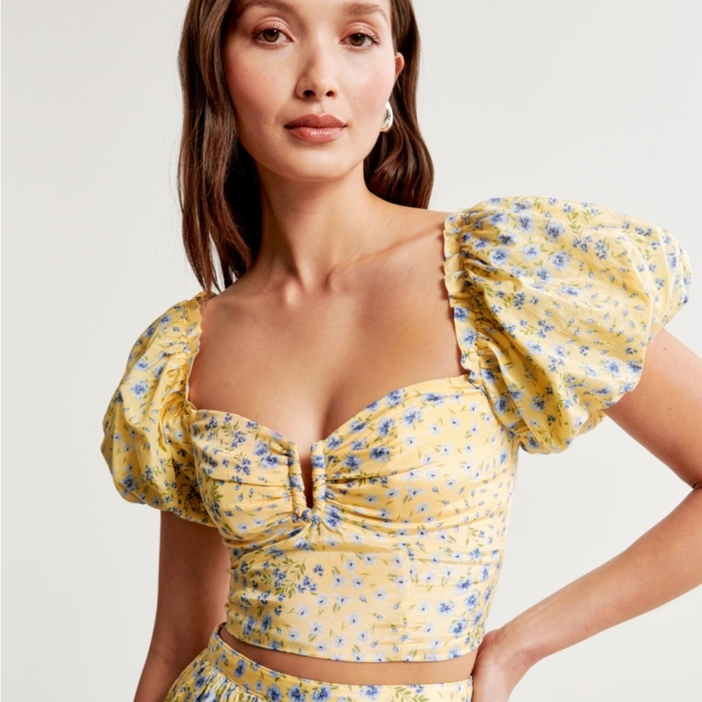 Abercrombie Drama Puff Sleeve Sweetheart Set Top in Yellow size XL